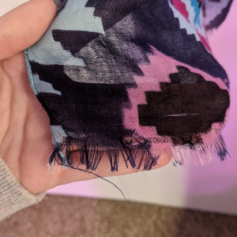 Beautiful vibrant soft flowy scarf - Picture 6 of 10